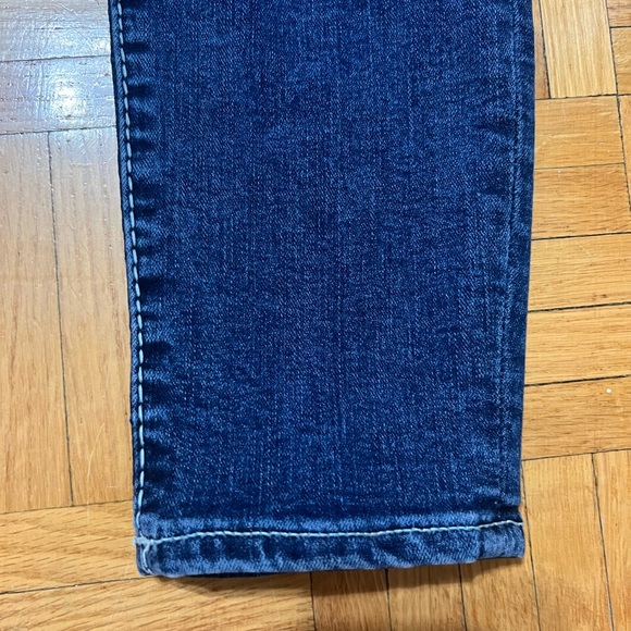 Curved jeans - Picture 2 of 5